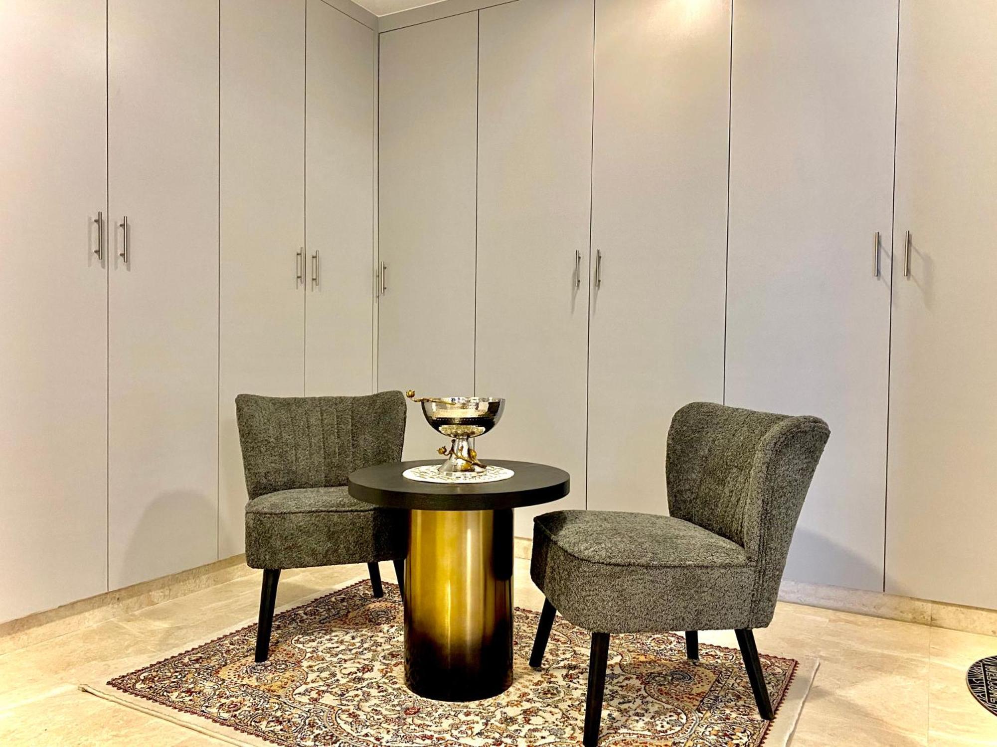 Apartment 3br Gem With Stunning Views